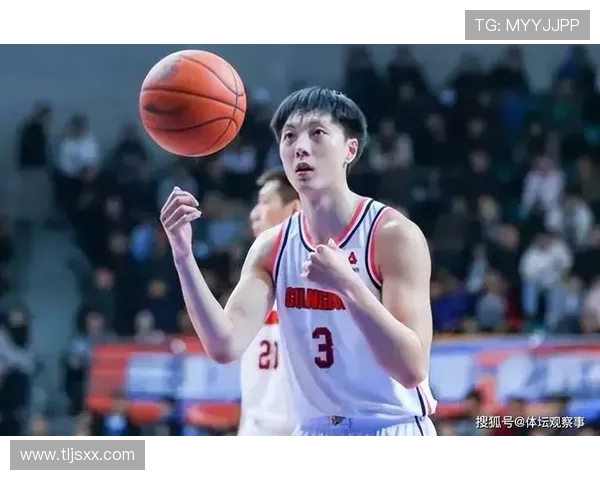 胡明轩率队再掀青春风暴展现中国篮球新生代无畏精神