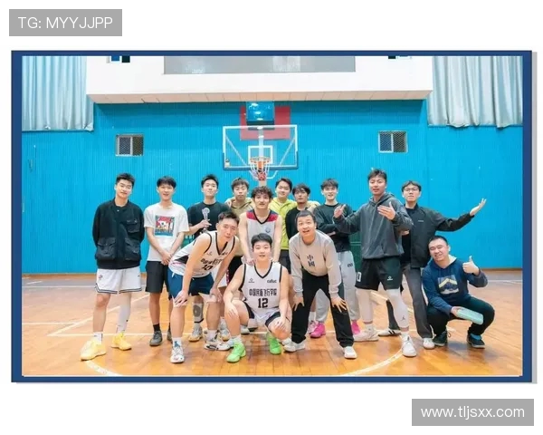 以篮球为纽带探索团队合作与青春拼搏精神的深层力量